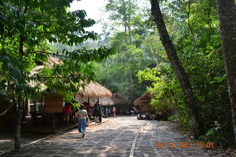 基诺山寨简介_基诺山寨值得一去吗